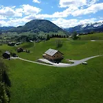 Living アパート ヒッティザウ